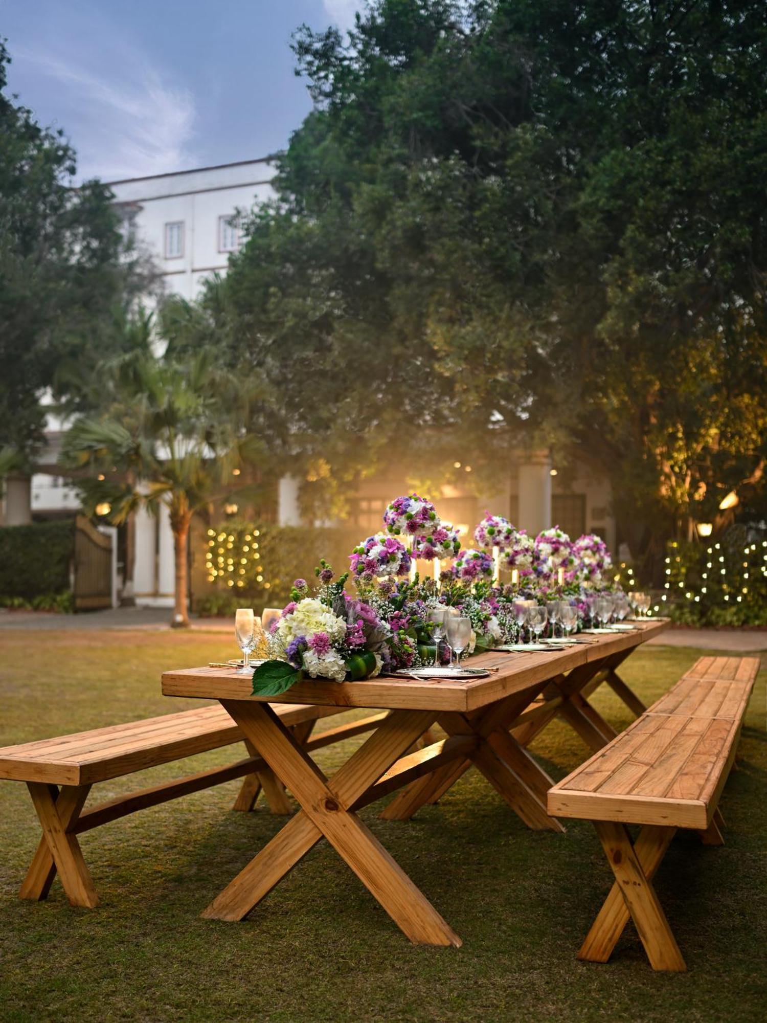 Ambassador, New Delhi - Ihcl Seleqtions Hotel Exterior photo The lawns at the Taj Bengal