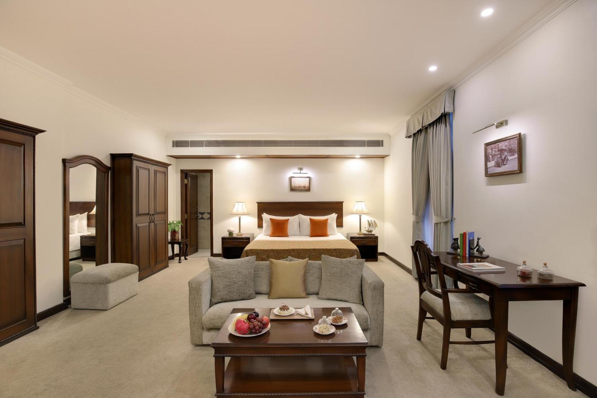 Ambassador, New Delhi - Ihcl Seleqtions Hotel Exterior photo A suite at the hotel