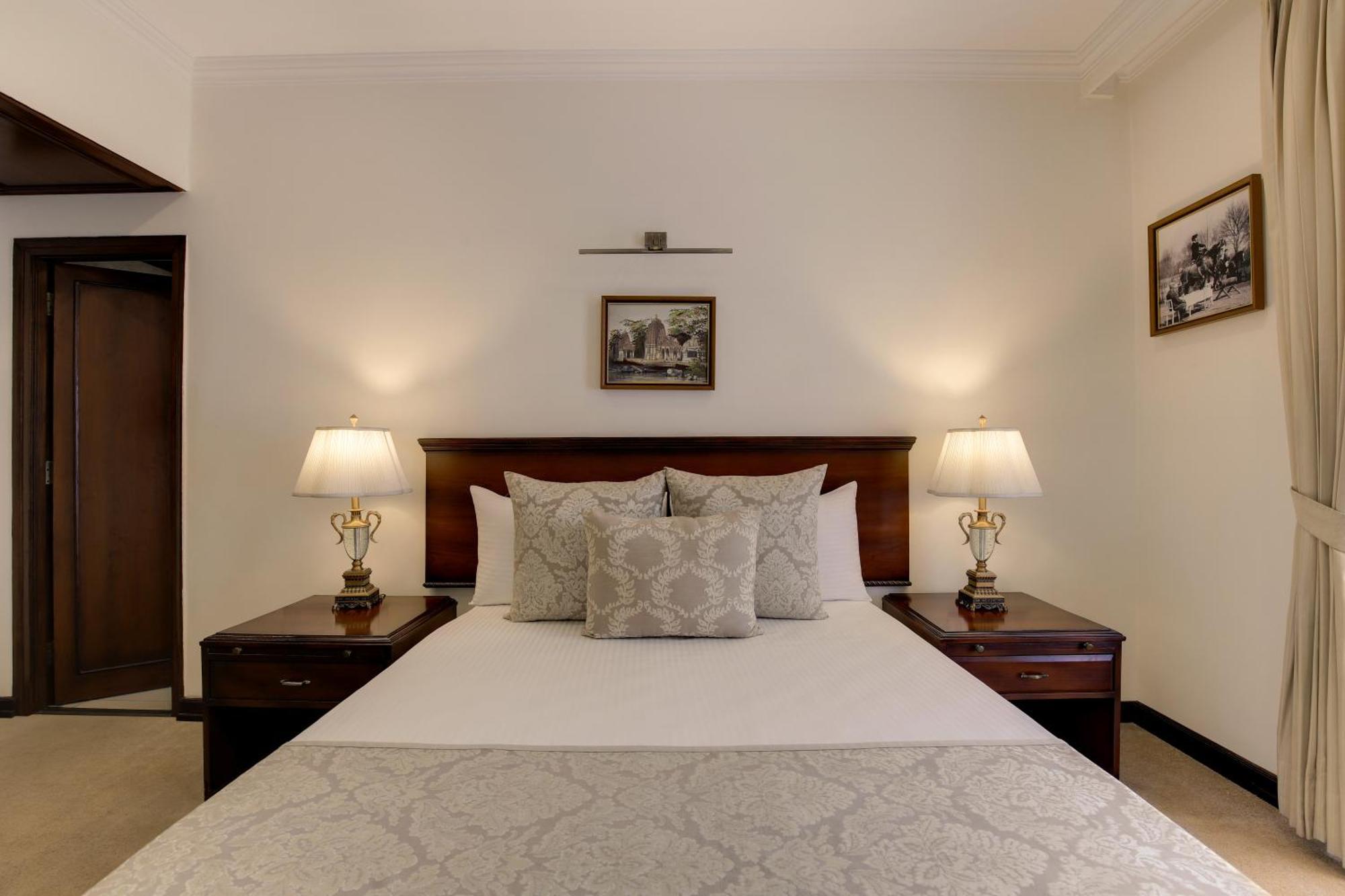Ambassador, New Delhi - Ihcl Seleqtions Hotel Exterior photo A bedroom at the hotel