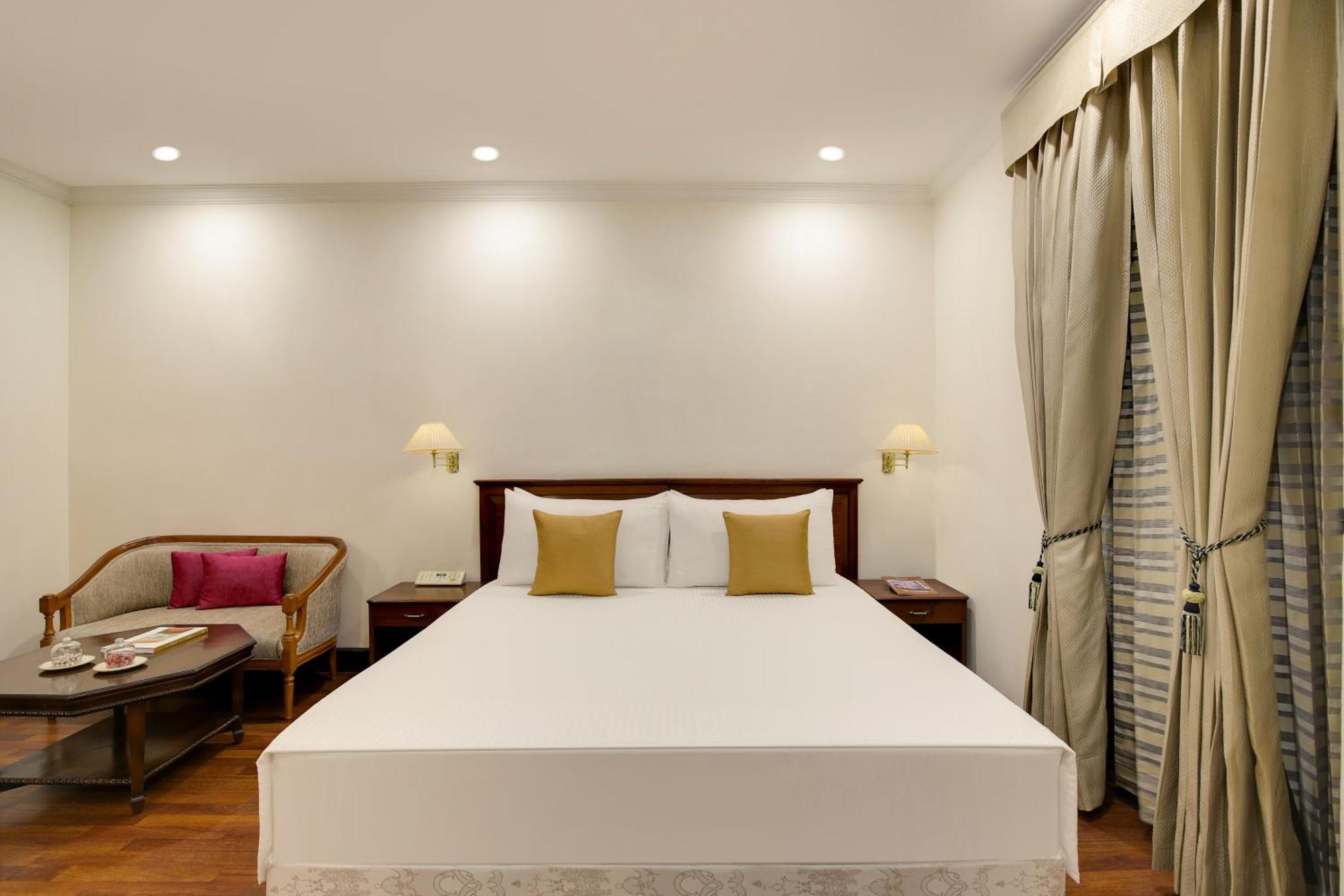 Ambassador, New Delhi - Ihcl Seleqtions Hotel Exterior photo A bedroom at the hotel